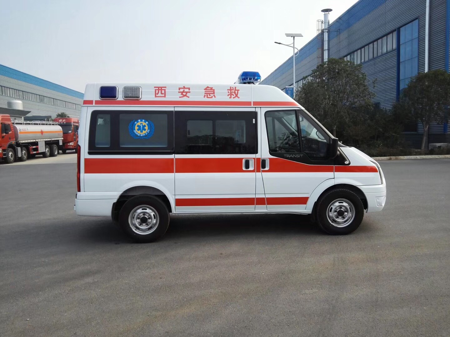 福特新世代V348救護(hù)車(短軸中頂)