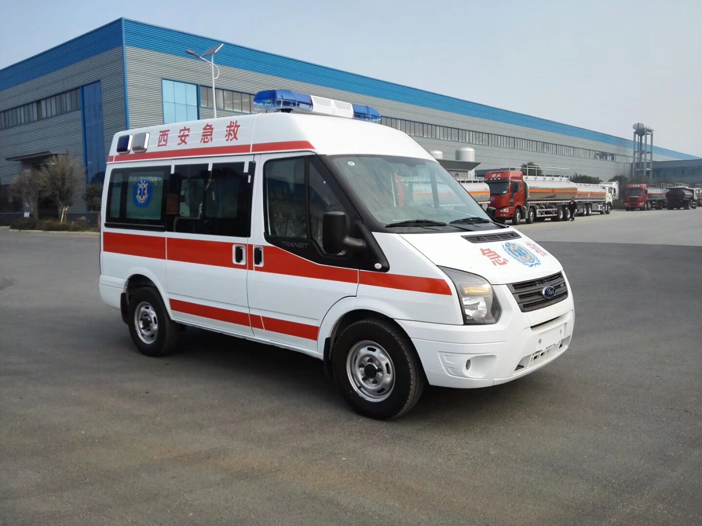 福特新世代V348救護(hù)車(短軸中頂)圖片2